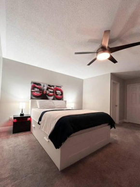 Room in Oshawa, 24/7 Security, Free Parking